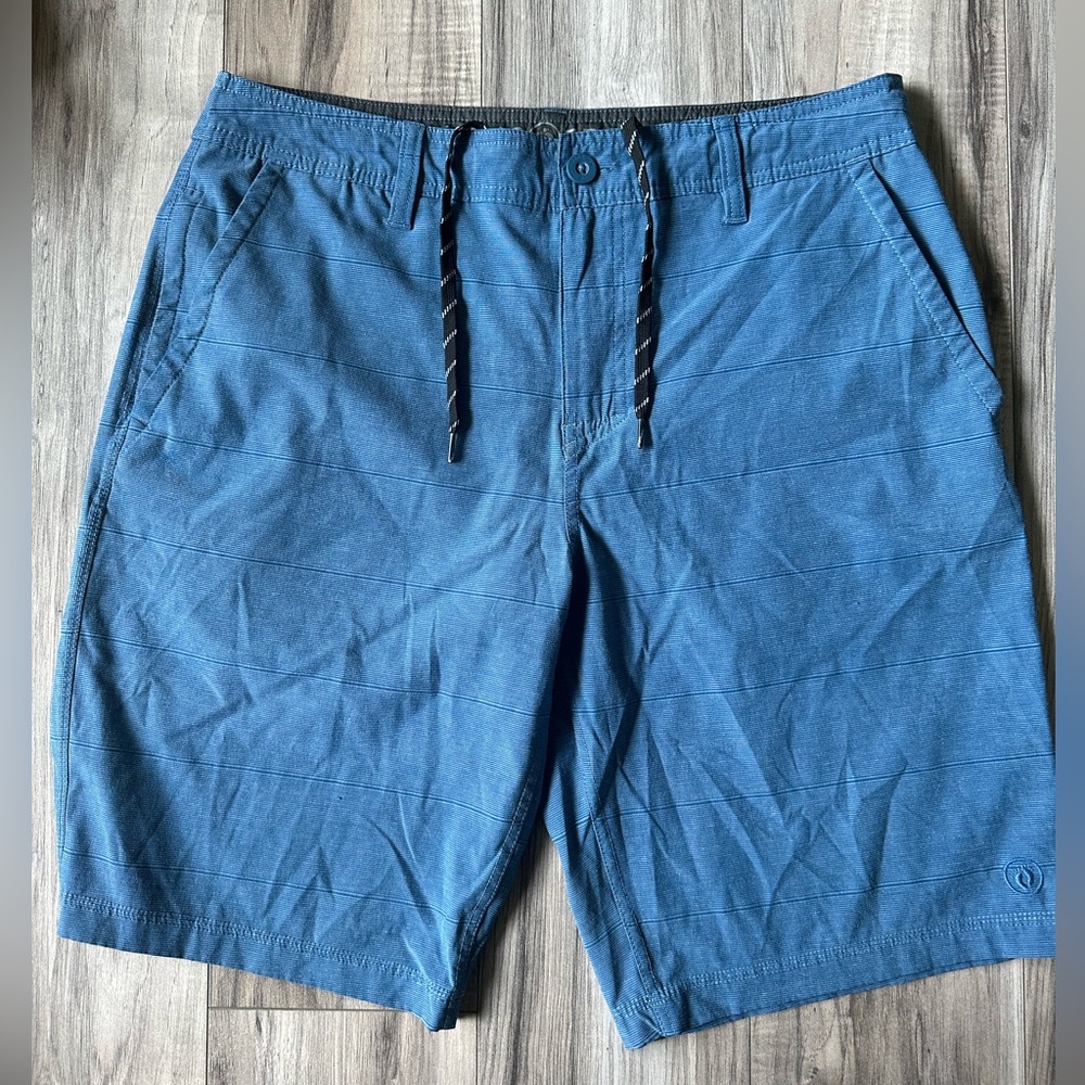 Hang Ten Men’s Stretch Hybrid Lightweight Striped Shorts in Blue Size 32